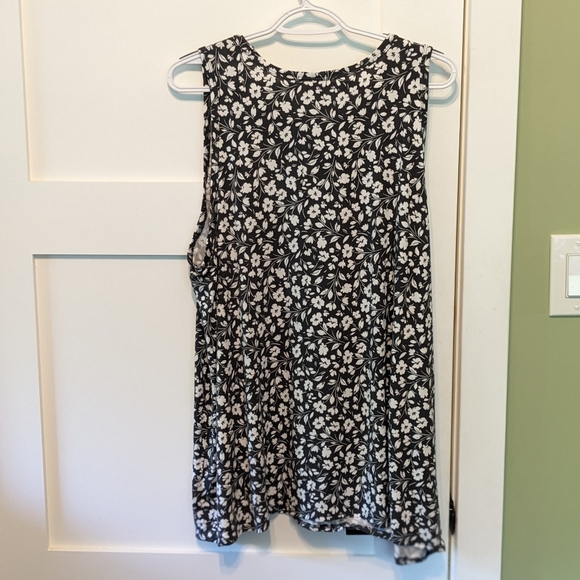 Old Navy XL Tall Tank Top - Picture 2 of 8